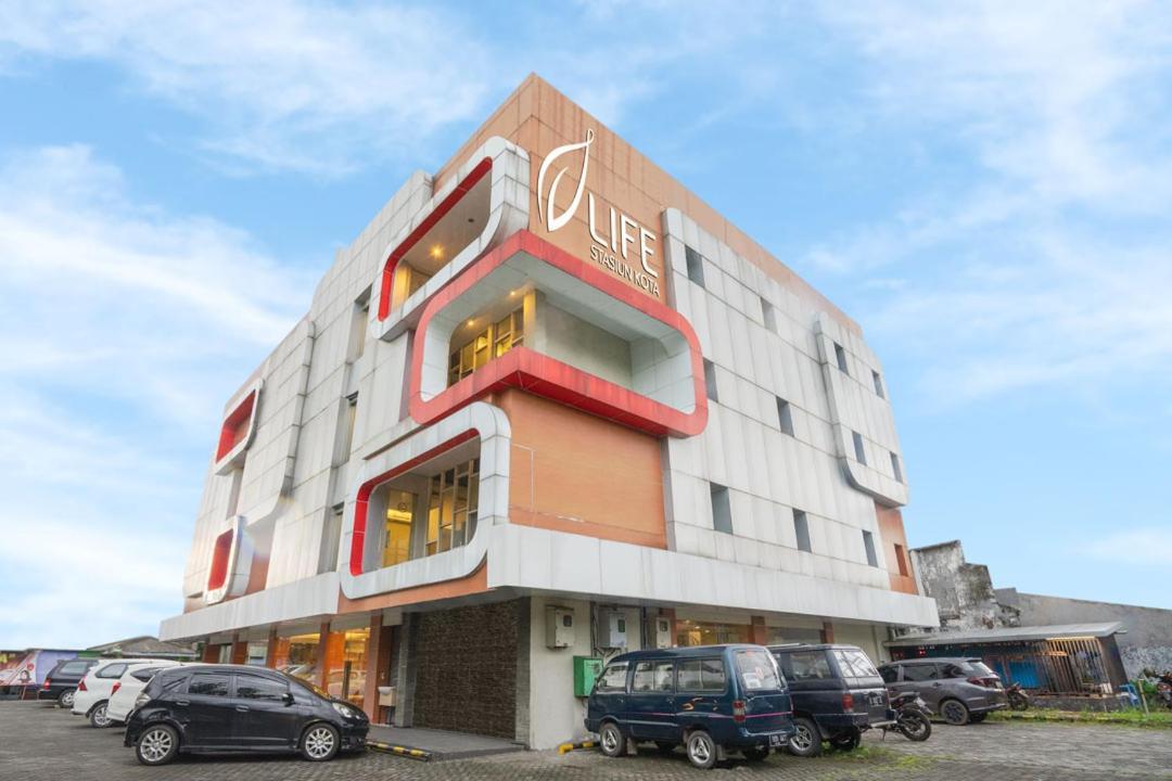 Life Hotel Stasiun Kota Сурабая Экстерьер фото