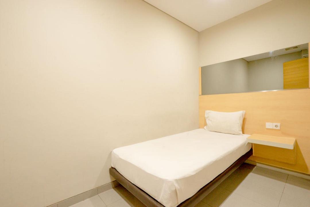 Life Hotel Stasiun Kota Сурабая Номер фото