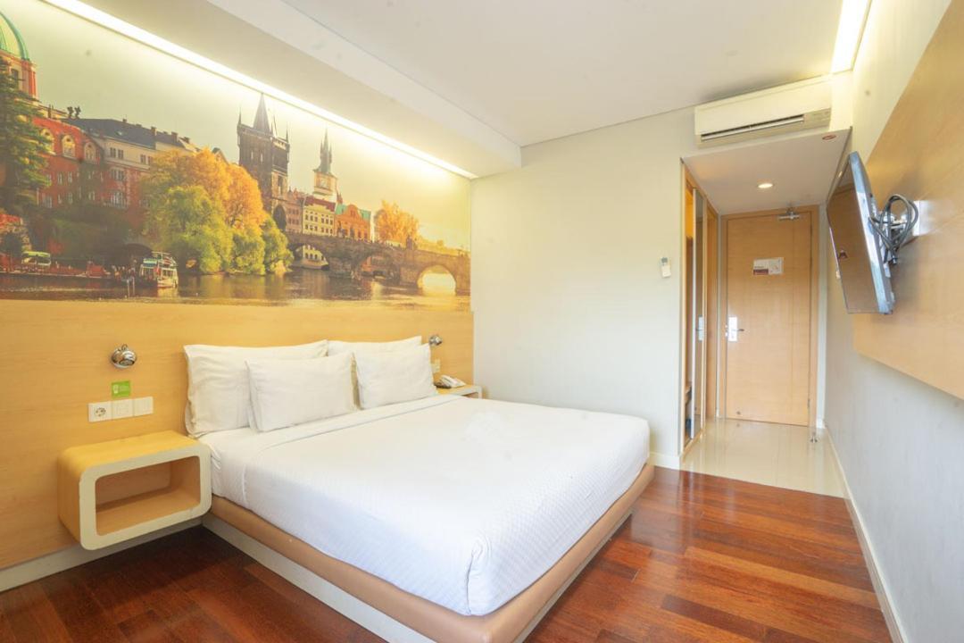 Life Hotel Stasiun Kota Сурабая Номер фото