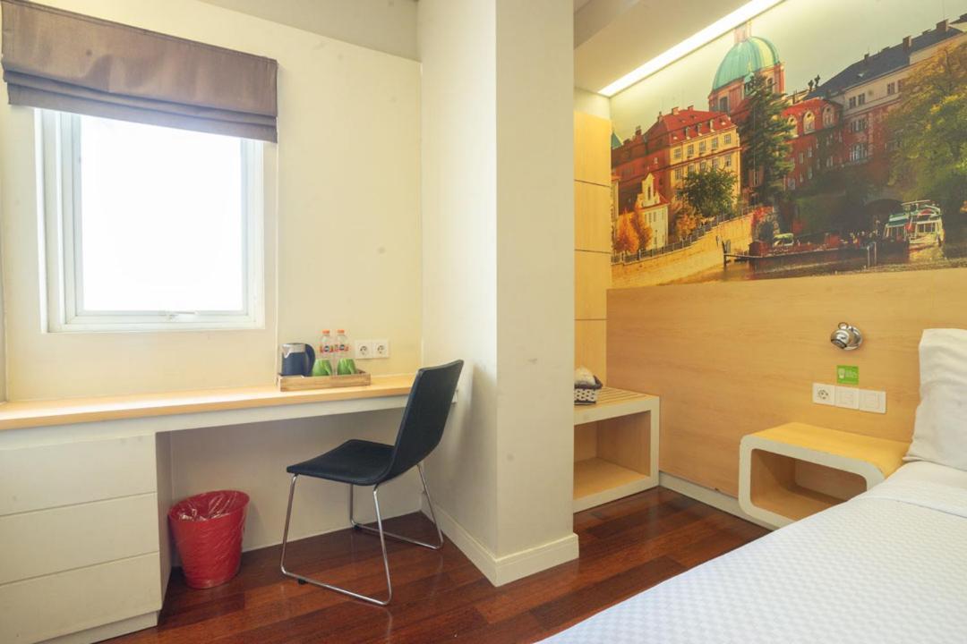 Life Hotel Stasiun Kota Сурабая Номер фото